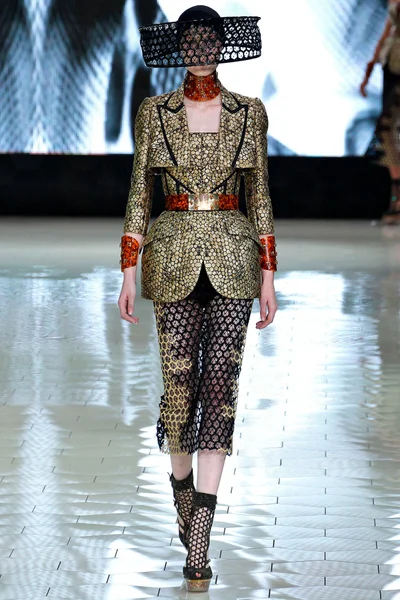 Look 2